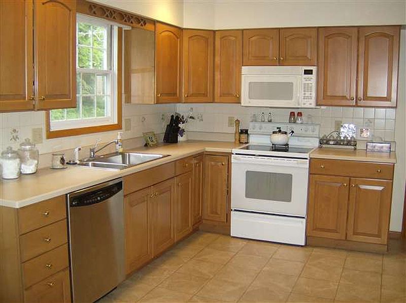2nd image of 18 PEPPER HOLLOW Drive