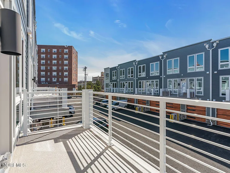 1403 N Kingsley St #210 — Photo 24