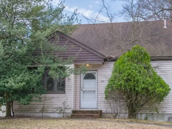 696 Riverview Dr, Totowa Boro, NJ 07512
