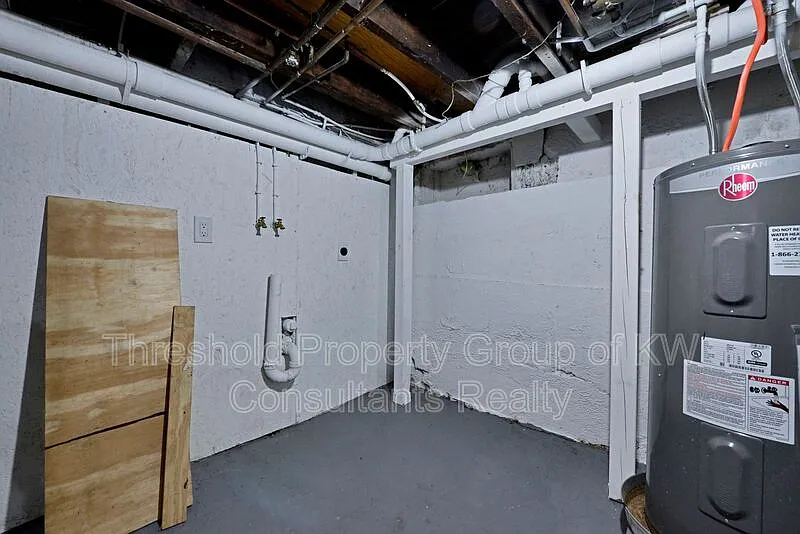 Building Photo - 786 Thomas Ave #786