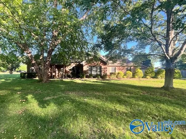 200 Dove Hollow Dr, Meridianville, AL 35759
