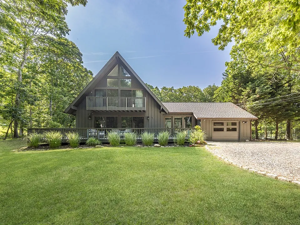 6 Laurel Dr