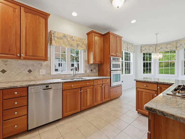 39 Brook Ln — Photo 32