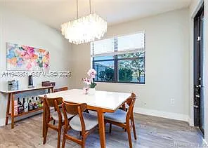 3 bed, 2.5 bath, 1583 sqft, $3,400 — Photo 4
