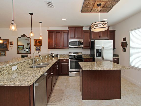4th image of 385 Old Farm Ln