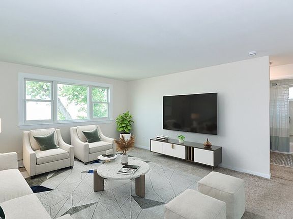 3rd image of 623 Quincy Shore Dr APT 4