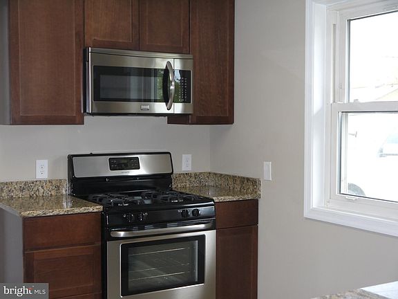 4th image of 3010 Village Ln