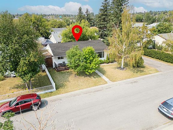 2nd image of 613 E Olympia Cres SE
