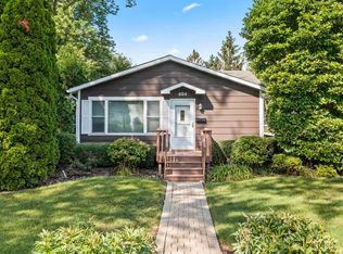 604 W Courtland St, Mundelein, IL 60060