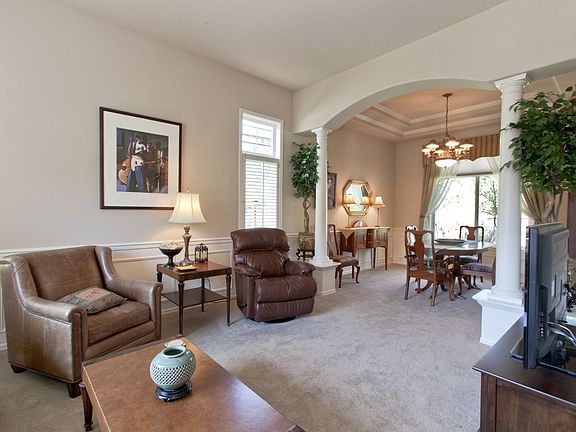 Living room w/pillars 