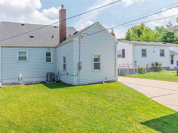 4th image of 24643 Stewart Ave