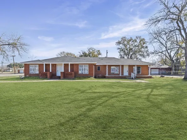 1106 5th St, Hempstead, TX 77445