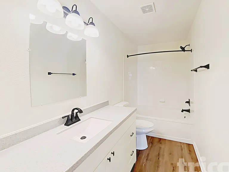 4525 Connaught East Dr — Photo 9