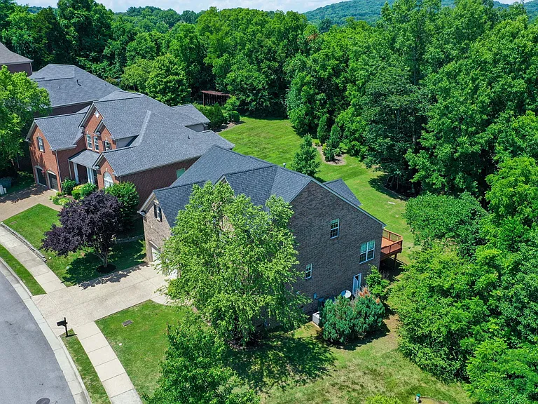 1204 Beech Hollow Dr — Photo 35