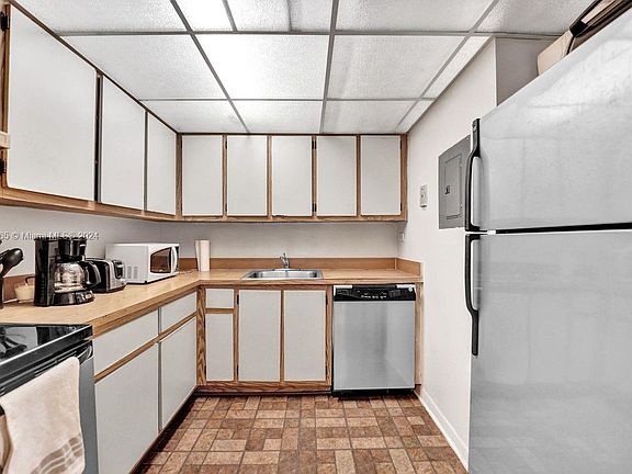 5th image of 1720 NW North River Dr APT 210