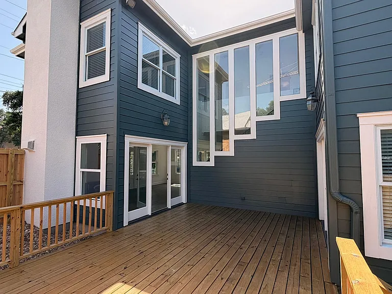 804 E Dean Keeton St — Photo 2