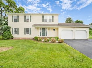 2 White Birch Ct, Branchburg, NJ 08876