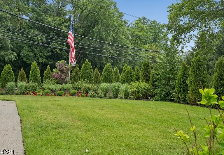 24 Iris Rd — Photo 37