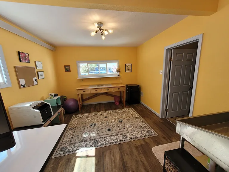 1517 Steele St — Photo 5