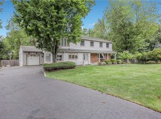 11 Green Hedges Ln, Blauvelt, NY 10913