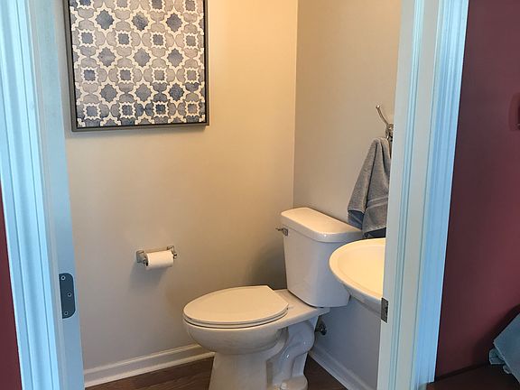 5th image of 2453 Bluewood Way