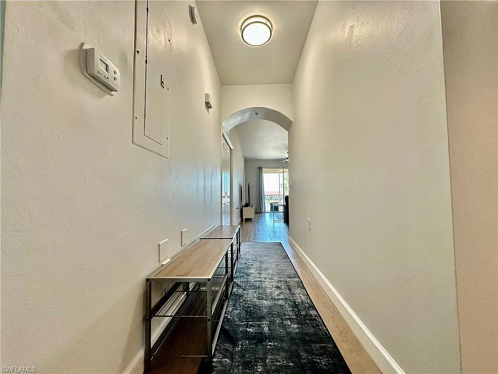 3 bed, 2.0 bath, 1373 sqft, $5,300 — Photo 3