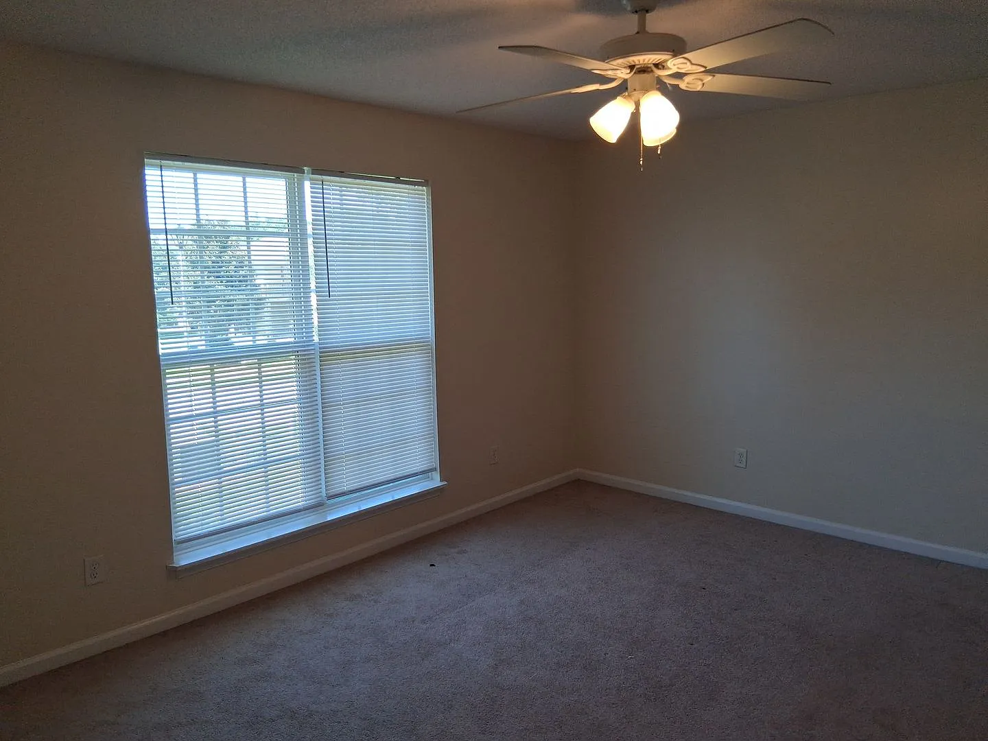 Erica Court, 2611 — Photo 2