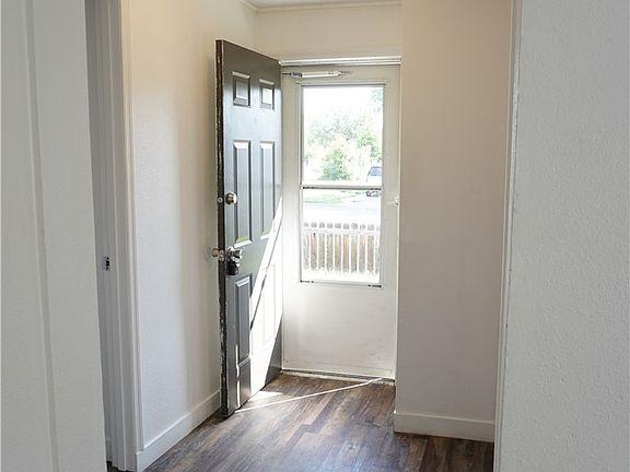 4th image of 608 S 35th St