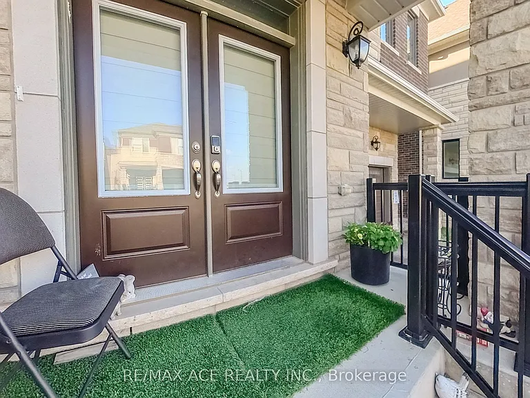 261 Marigold Ct — Photo 2