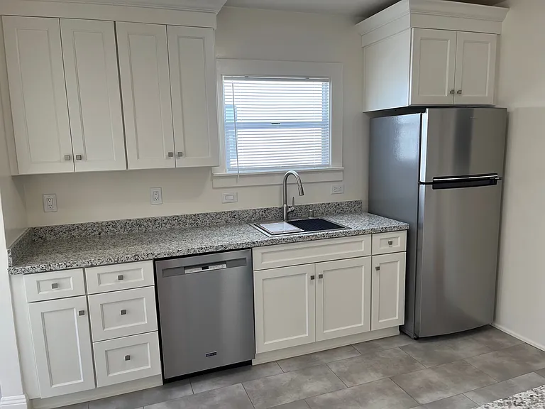 966 Talbot Ave — Photo 11