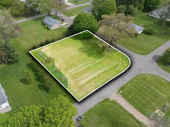 649 Adams St, Vicksburg, MI 49097