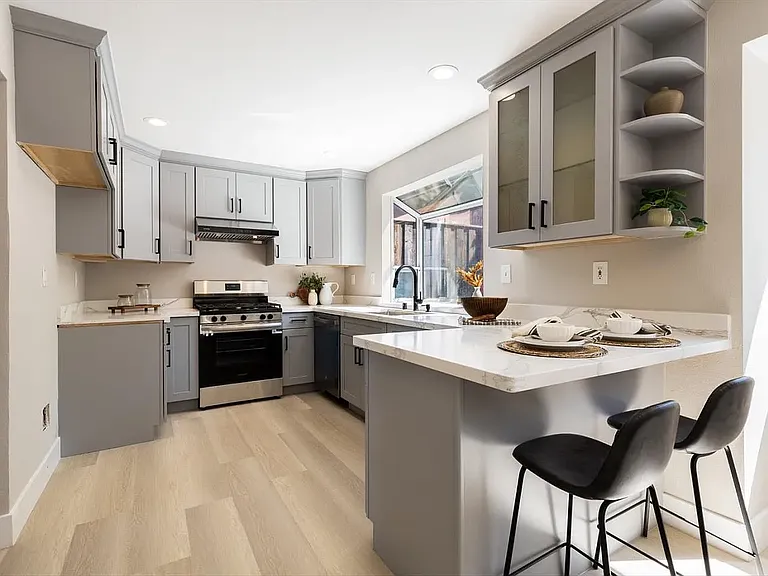 3292 Moreno Ave — Photo 14