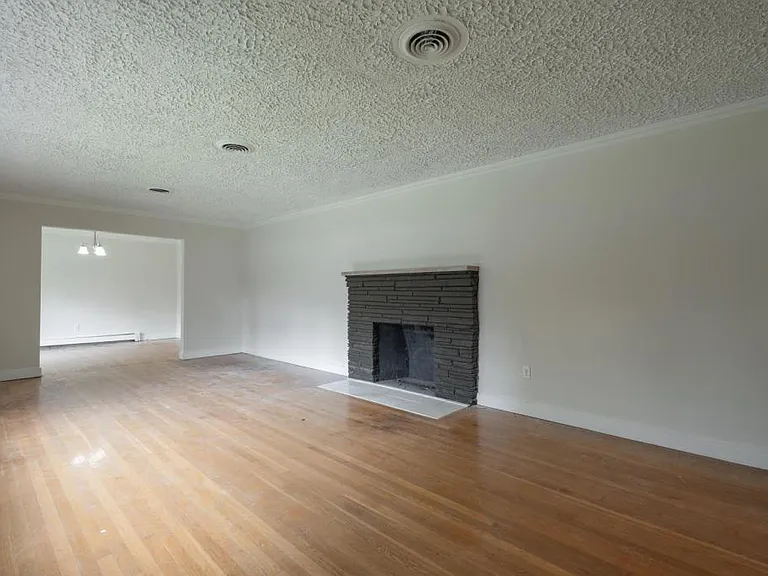 2337 Renfro Rd N — Photo 7