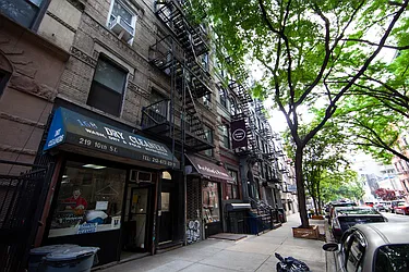 Rented by R New York