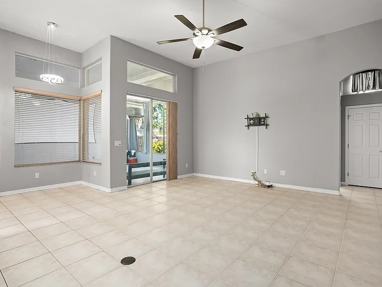2810 University Acres Dr — Photo 14