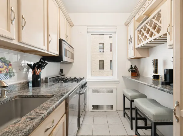 860 Fifth Avenue image 7 of 7