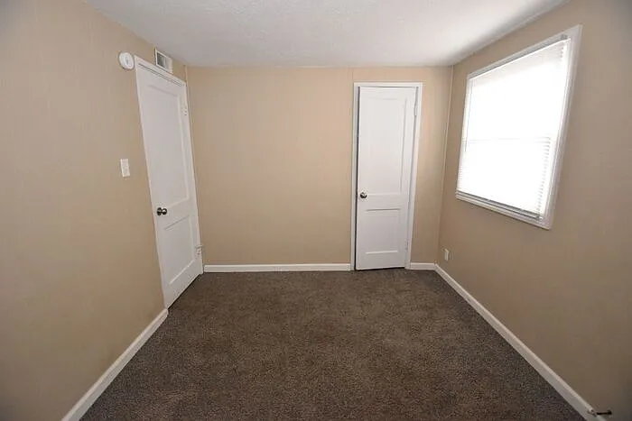 1326 Eastbrook Dr — Photo 12