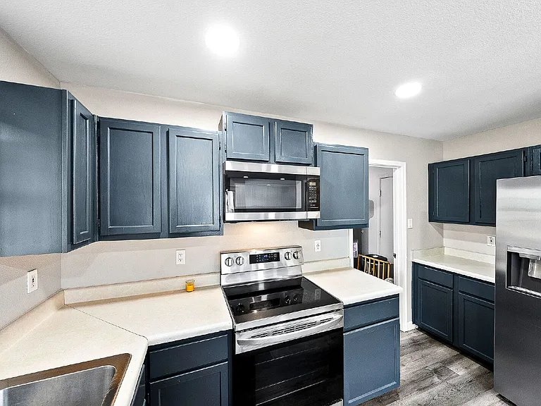 4902 Crestwood Hill Dr — Photo 12