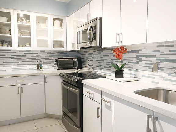 3rd image of 80 S Shore Dr APT 211