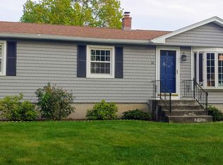 18 Colonial Dr, Warren, RI 02885