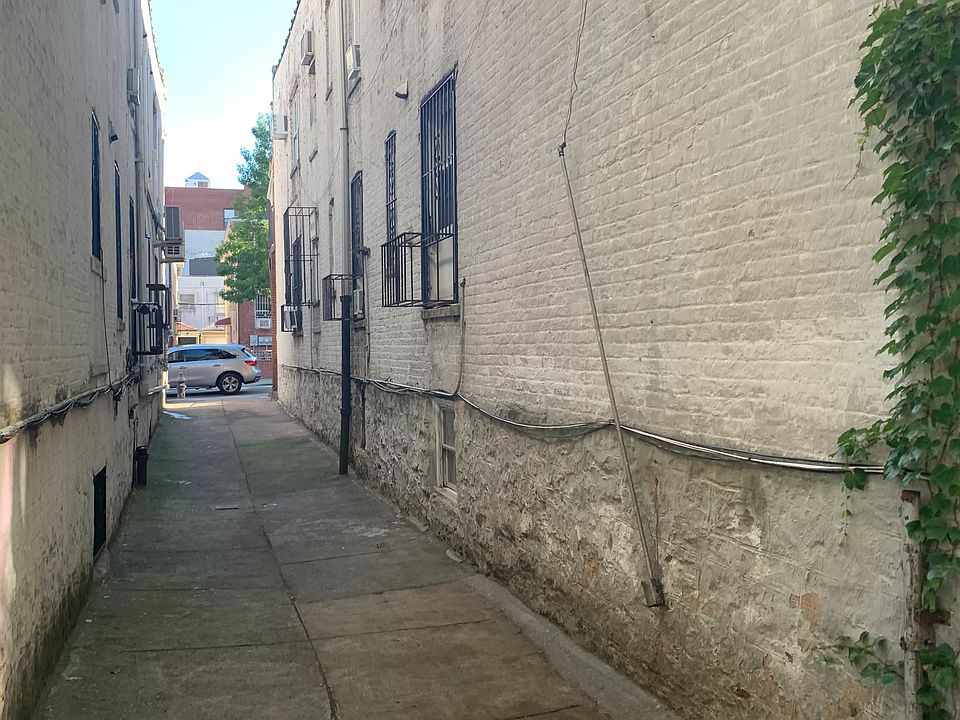 2nd image of 879 44th St #3