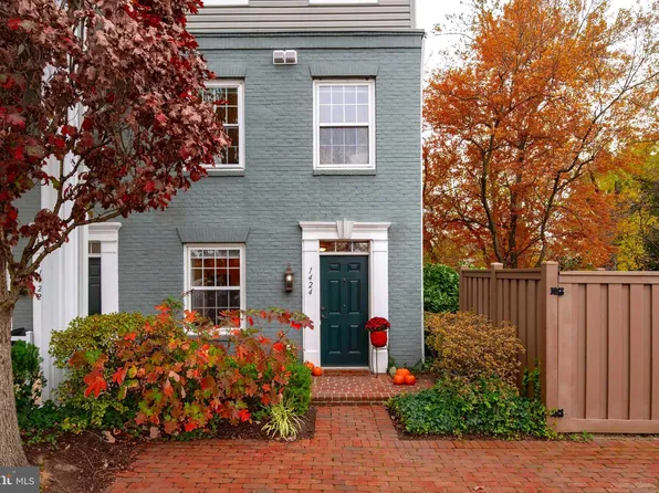 1424 Roundhouse Ln #85, Alexandria, VA 22314