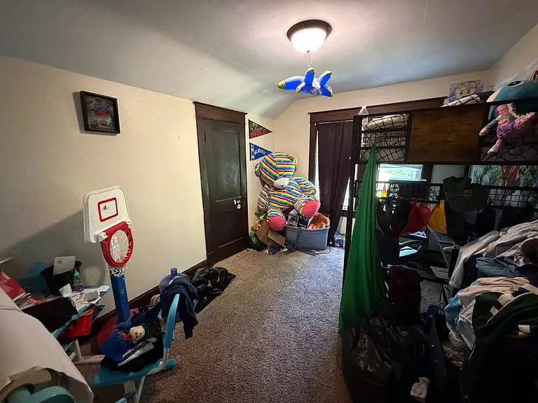 1712 Summit St — Photo 6