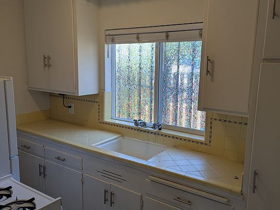 5th image of 2530 Fruitvale Ave #A