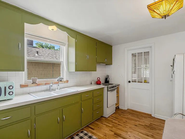 817 Mathews St — Photo 7
