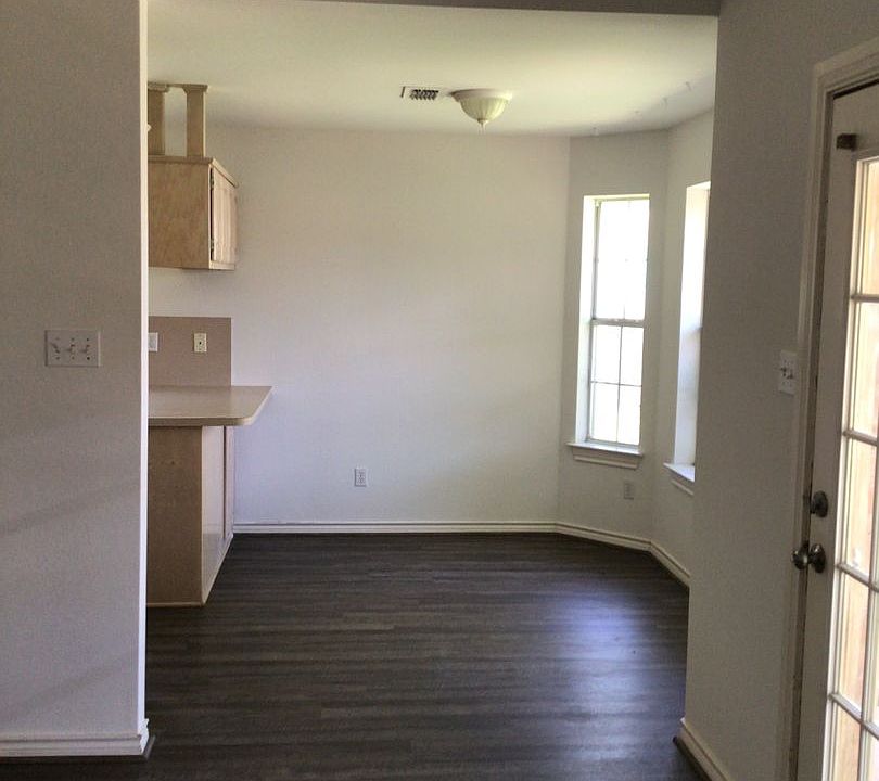 2nd image of 619 S Jefferson St