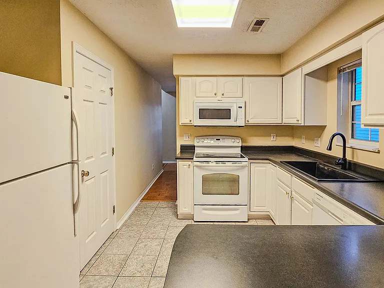 857 Ashley Michelle Ct — Photo 10