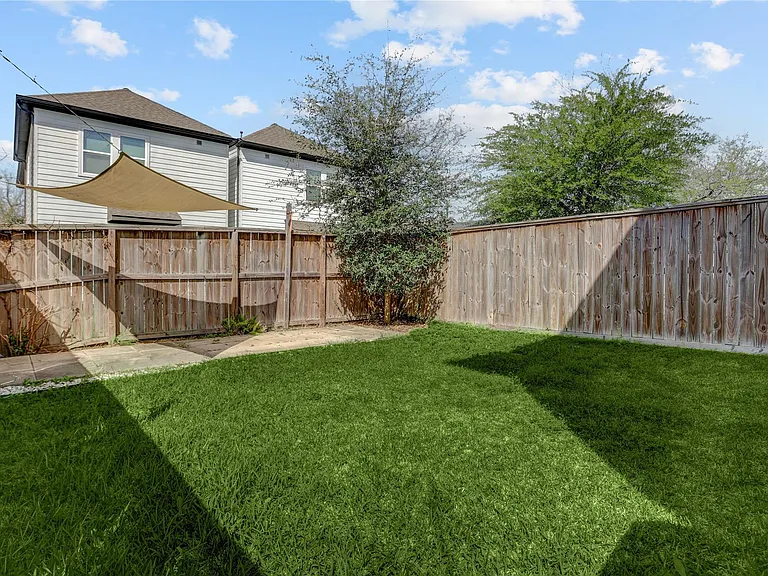 2413 Chapman St — Photo 17