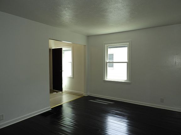 3rd image of 1919 N Drexel Ave