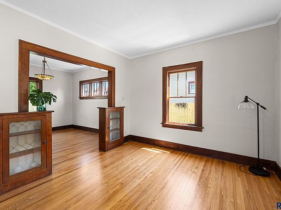 5th image of 1112 W 8th St